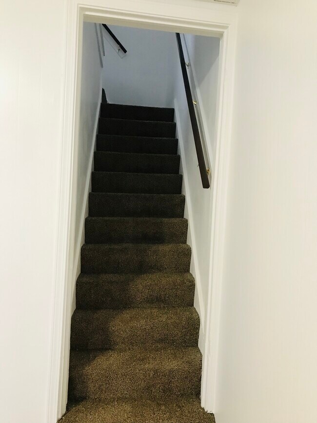 Building Photo - 616 W Wolf Ave