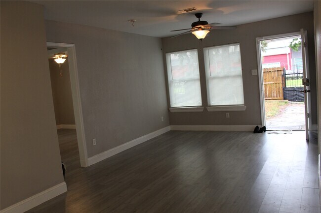 Building Photo - 5305 Southlea St