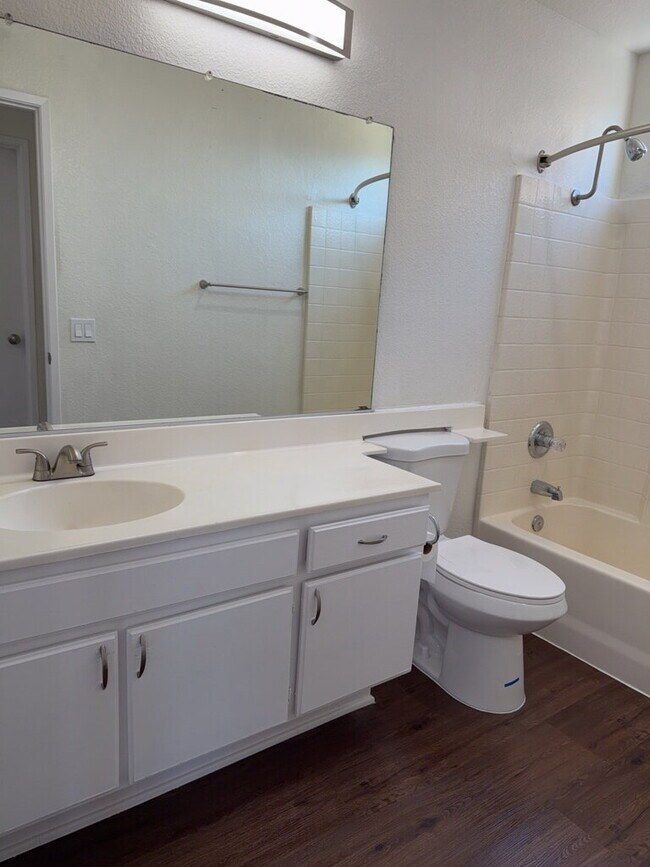 Building Photo - 1037 Milestone Ave