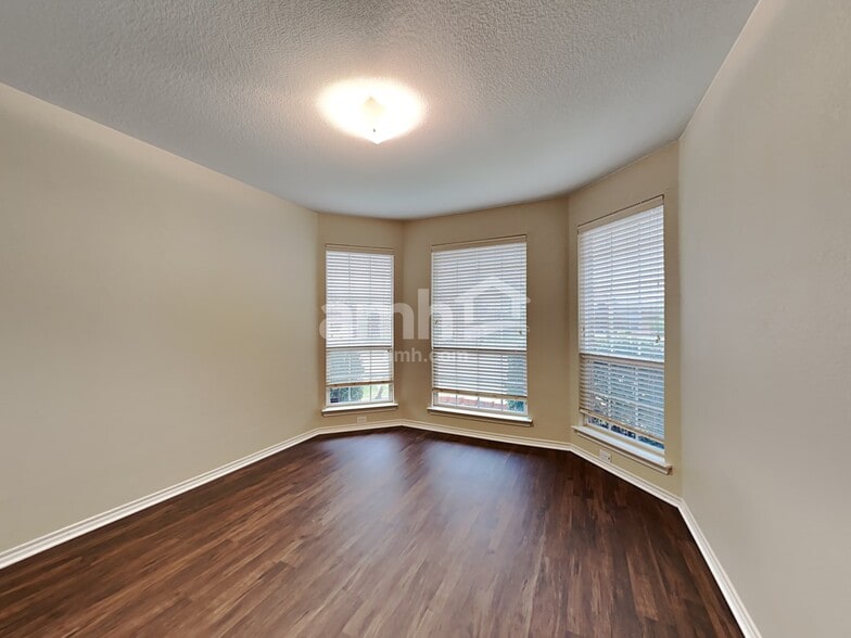 Building Photo - 6136 Kristen Dr