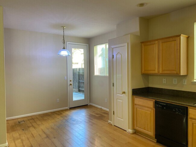 Building Photo - Charming Stockton 3 bedroom and 2 full bat...