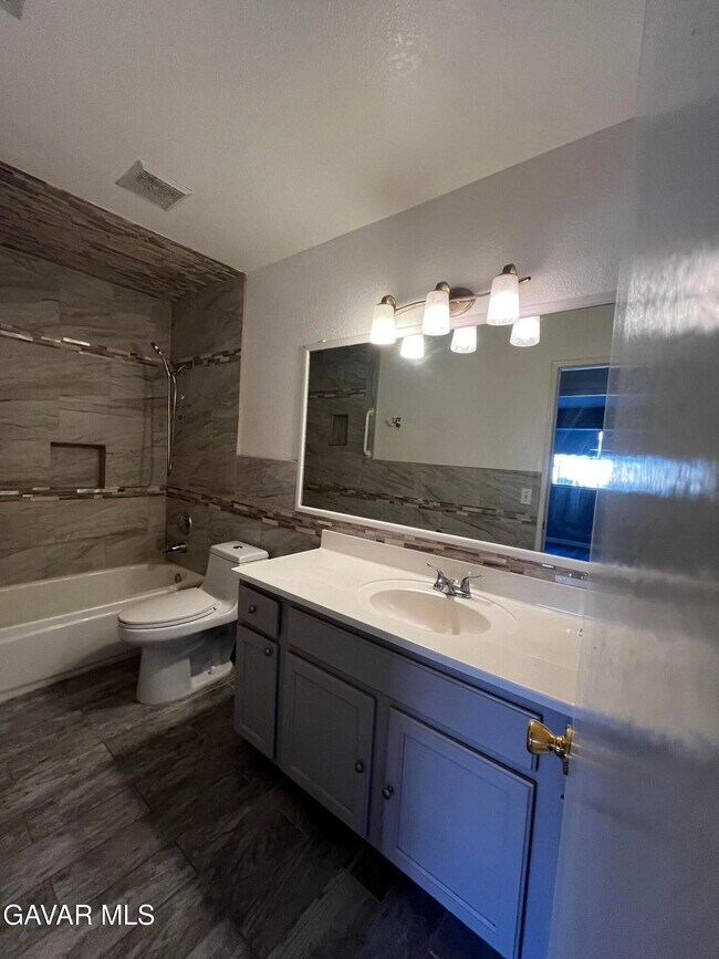 Building Photo - 43770 Santa Rosa Cir