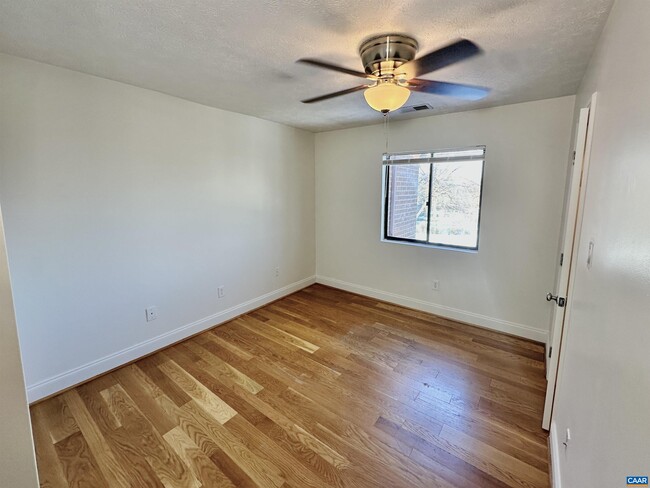 Building Photo - 104 Turtle Creek Rd