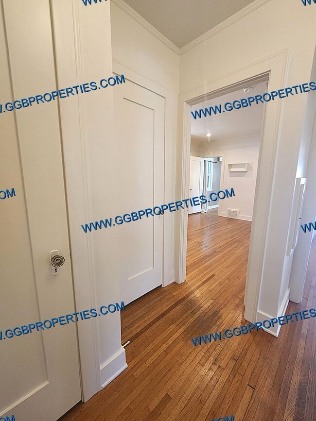 Building Photo - Come See this SAT! 06/27/26 - Live the Belmont Shore Lifestyle! Spanish 2 Bedroom / 1 Bath Home w...