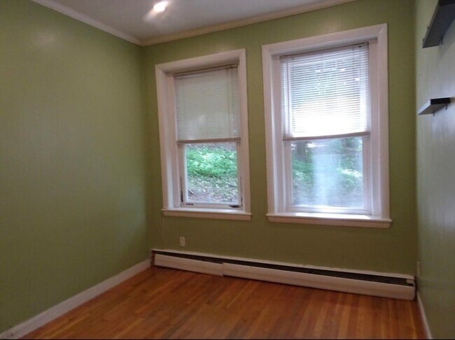 Building Photo - 15 University Rd