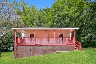 Building Photo - 2019 Row St
