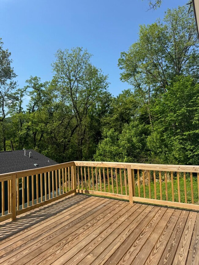 Building Photo - 465-4 Royal Manor Rd-