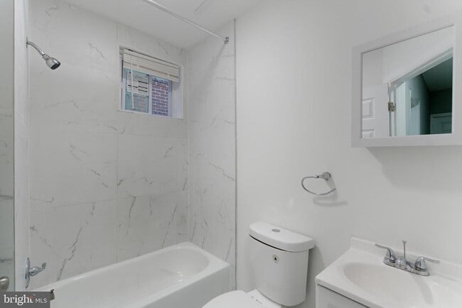 Building Photo - 3739 N Franklin St