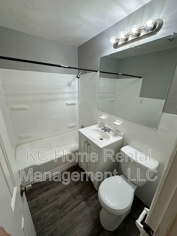 Building Photo - 7309 E 111th Terrace