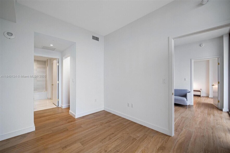 Building Photo - 2678 Tigertail Ave