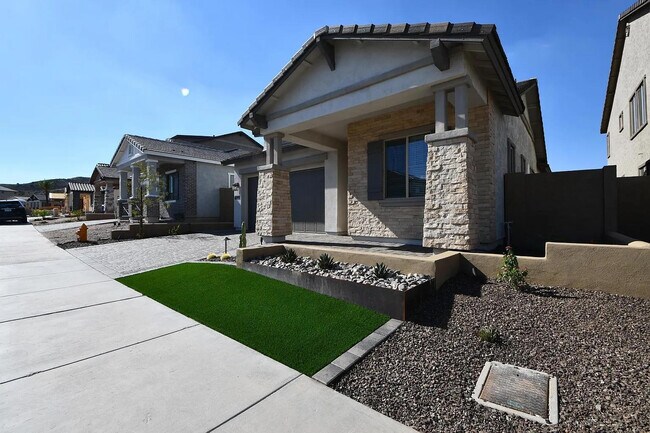 Building Photo - 820 E Ashurst Dr