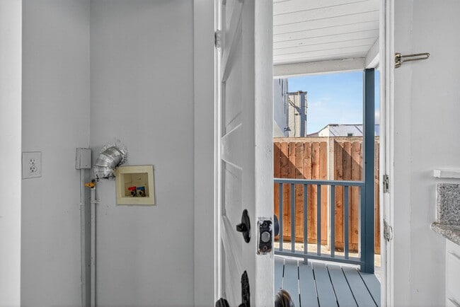 Building Photo - 521 Olive Ave