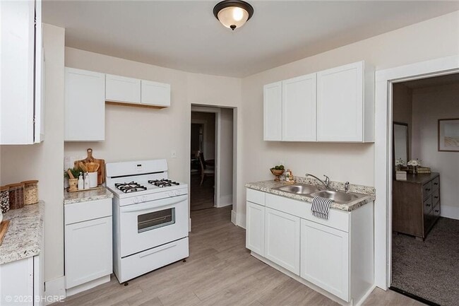 Building Photo - 1215 Clark St