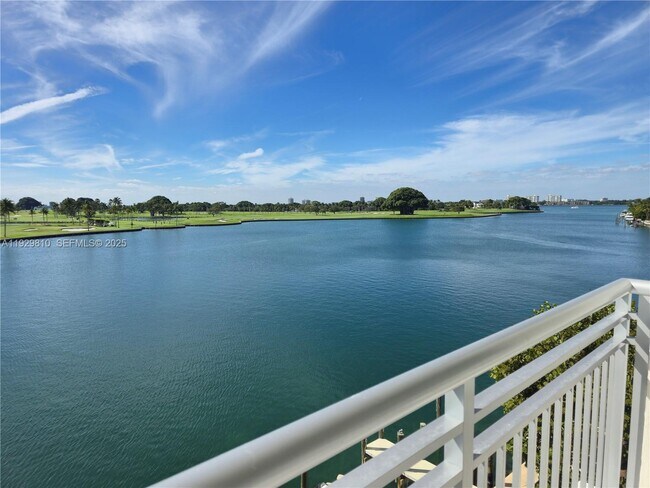 Building Photo - 9250 W Bay Harbor Dr