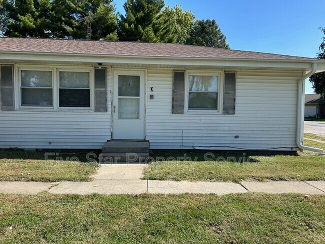 Primary Photo - 404 E Madison St