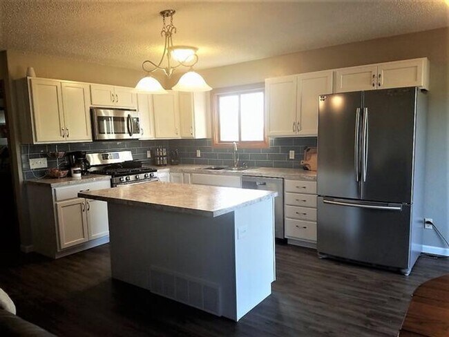 Building Photo - Great home, great quiet neighborhood!