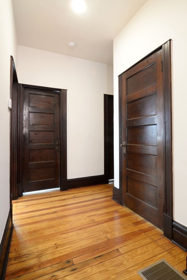 Building Photo - 3449 Iowa Ave