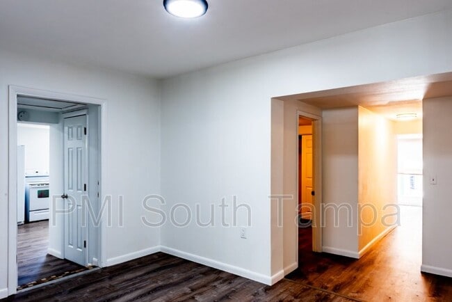 Building Photo - 3402 W Van Buren Dr