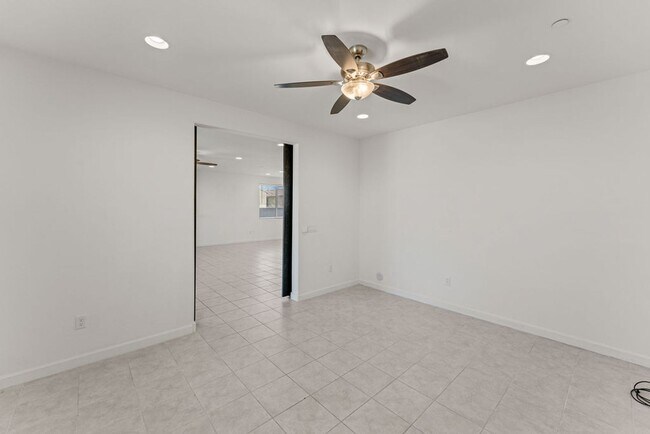 Building Photo - 4 Bedroom 2.5 Bathroom
