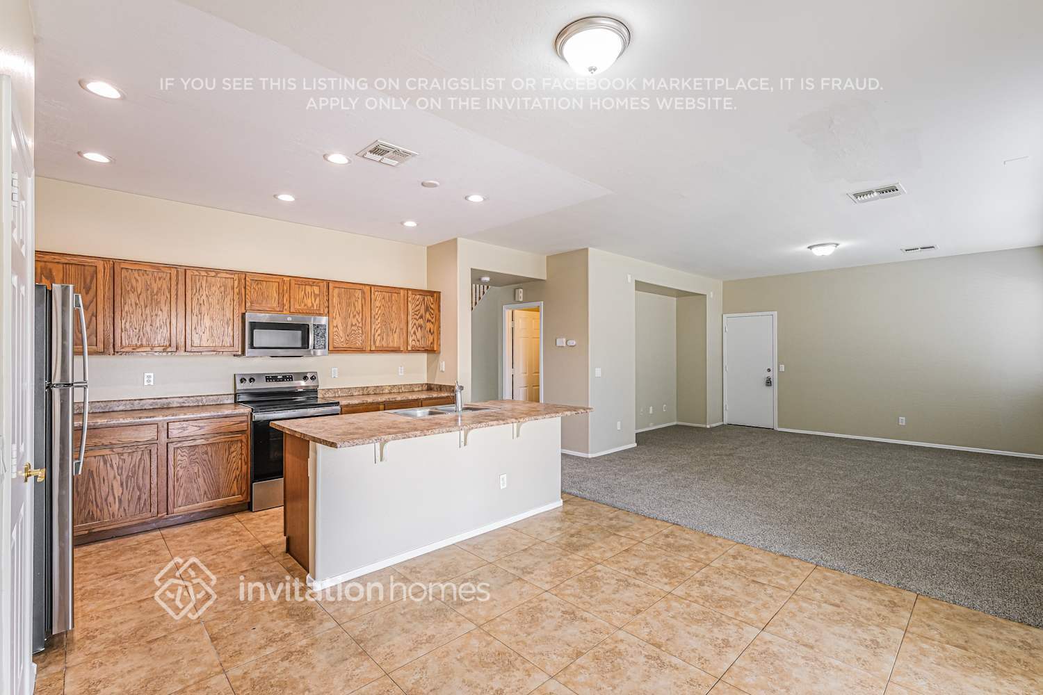 Building Photo - 6417 S 23rd Dr