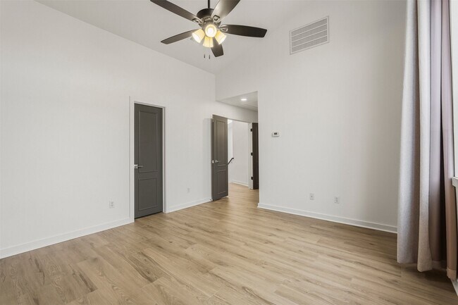 Building Photo - 6121 Gehring St