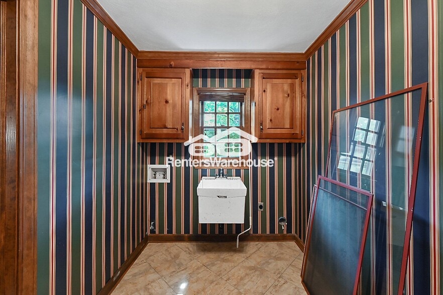 Building Photo - 936 Stockbridge Dr