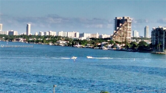 Building Photo - 1900 N Bayshore Dr