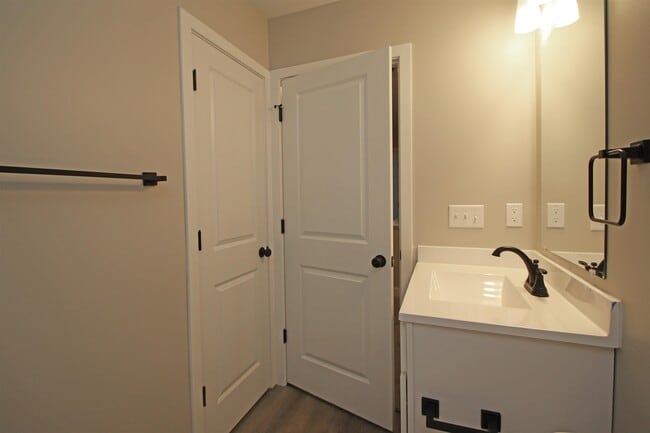 Building Photo - 1317 LUKE Ln