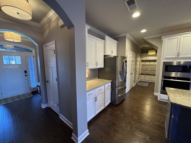 Building Photo - 217 Balota St