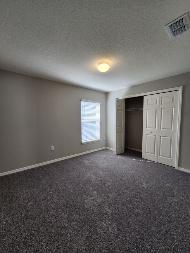 Building Photo - LIKE NEW!!! 4-Bedroom, 2-Bathroom in Villamar Winter Haven