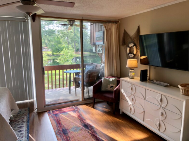 Building Photo - 109 Lakeside Villa