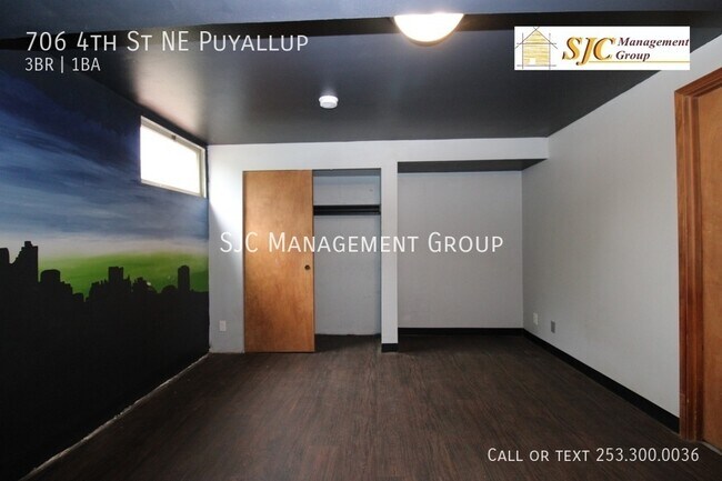 Building Photo - Three bedroom one bath in Downtown Puyallu...