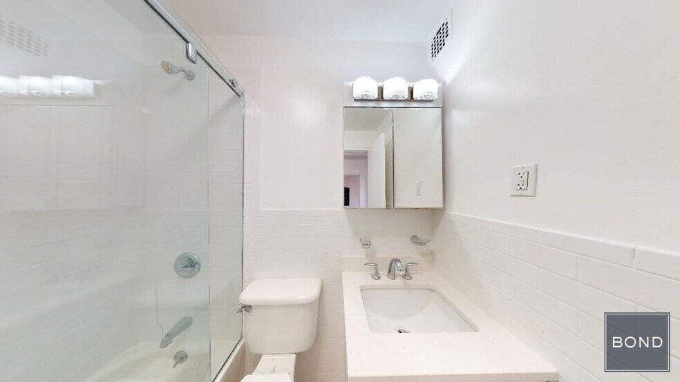 Building Photo - 160 W 73rd St