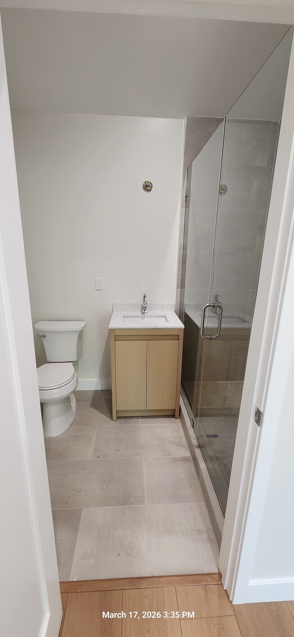 Master bath - 1114 N Lake Ave