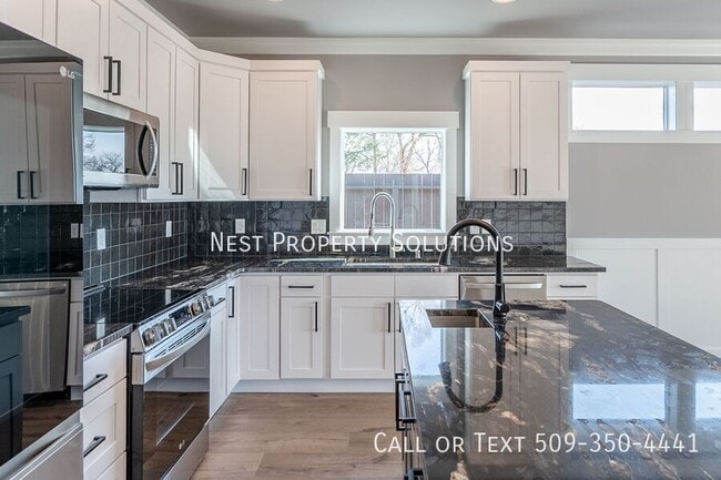 Building Photo - 1315 NE Nanto-A