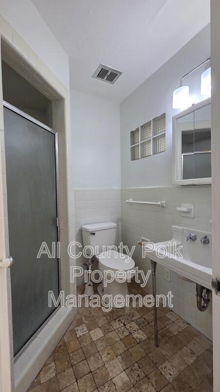 Building Photo - 925 Sikes Blvd