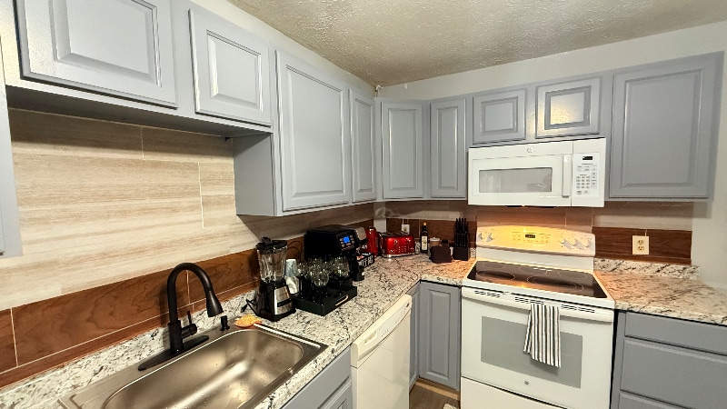 Building Photo - 141 Middle Tpke E