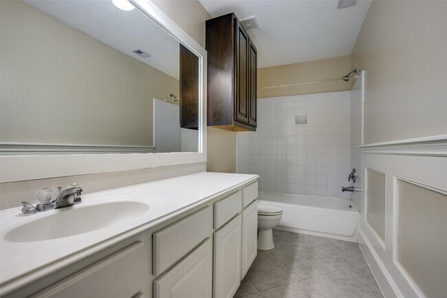 Building Photo - 9907 Valance Way