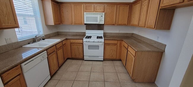 Building Photo - 4841 Sapphire Way