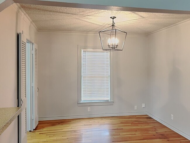 Building Photo - 4124 Lovell Ave