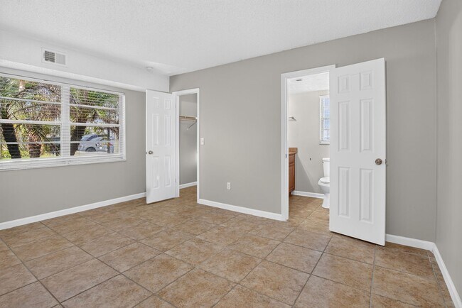 Building Photo - 53 Windtree Ln