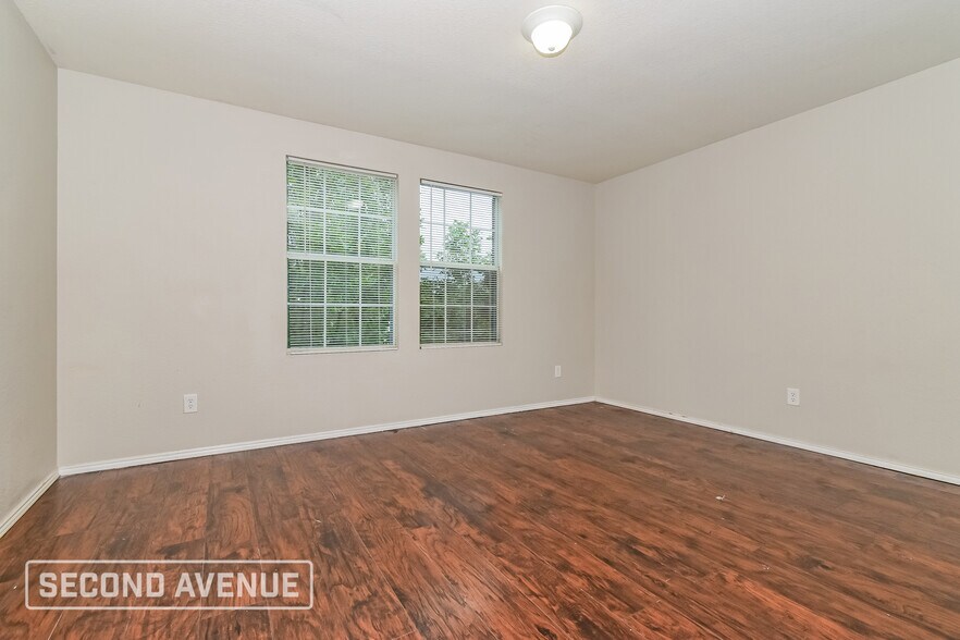 Building Photo - 680 Austin Ln