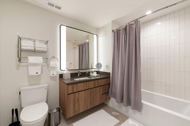 Building Photo - 1122 W Chicago Ave