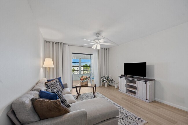 Building Photo - 9273 SW 8th St