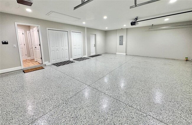 Building Photo - 17920 SW 66th Pl