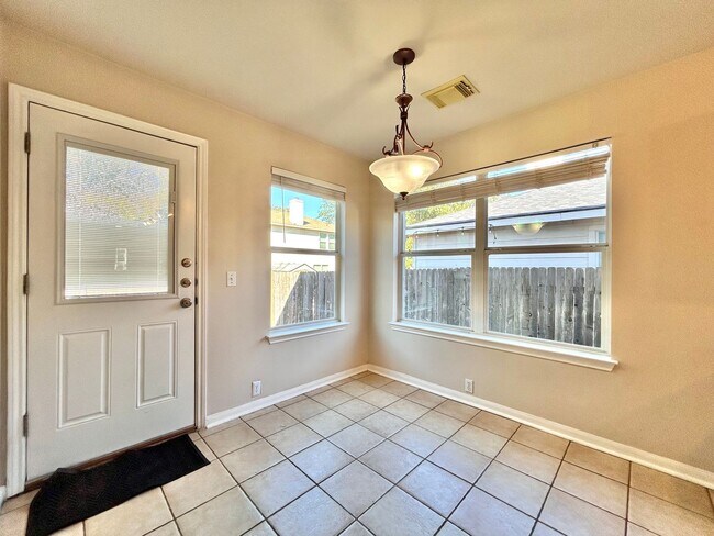 Building Photo - Beautiful 4-Bed Home with Open Floorplan, ...