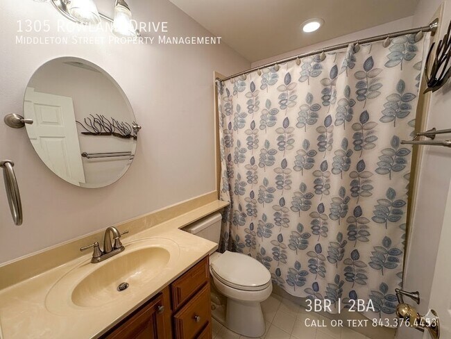 Building Photo - 1305 Rowland Dr