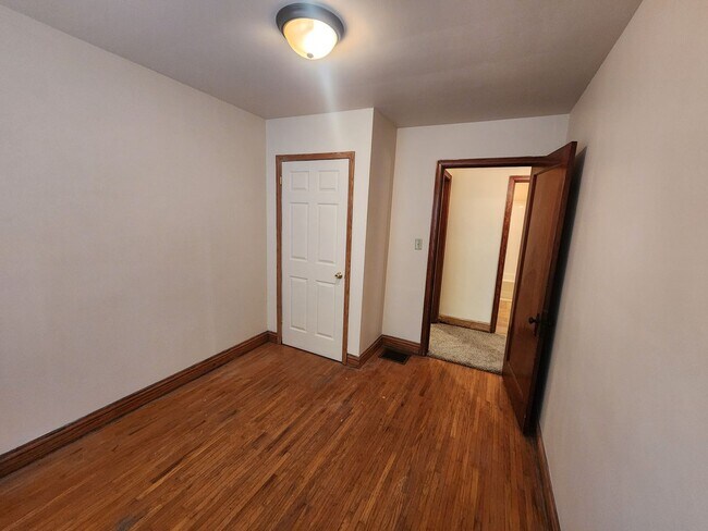 Building Photo - 2 bedroom, 1 bathroom, basement, garage, a...