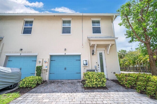 Building Photo - 5040 Eucalyptus Dr