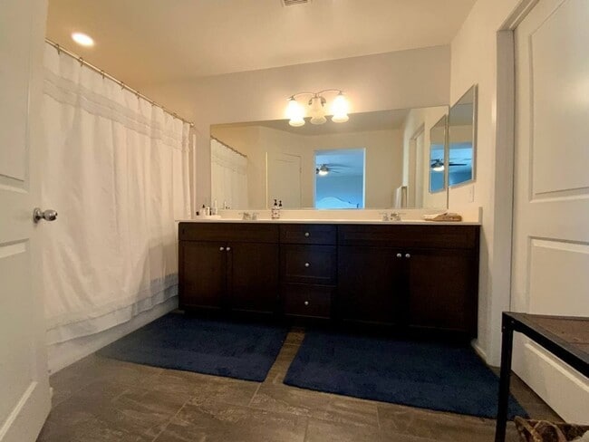 Building Photo - UNIQUE MODERN 3 STORY, 2BED, 3BATH WITH A ROOFTOP DECK!